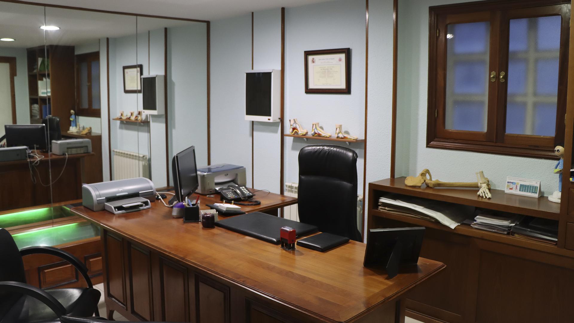 podología_Álvarez_1920x1080_oficina